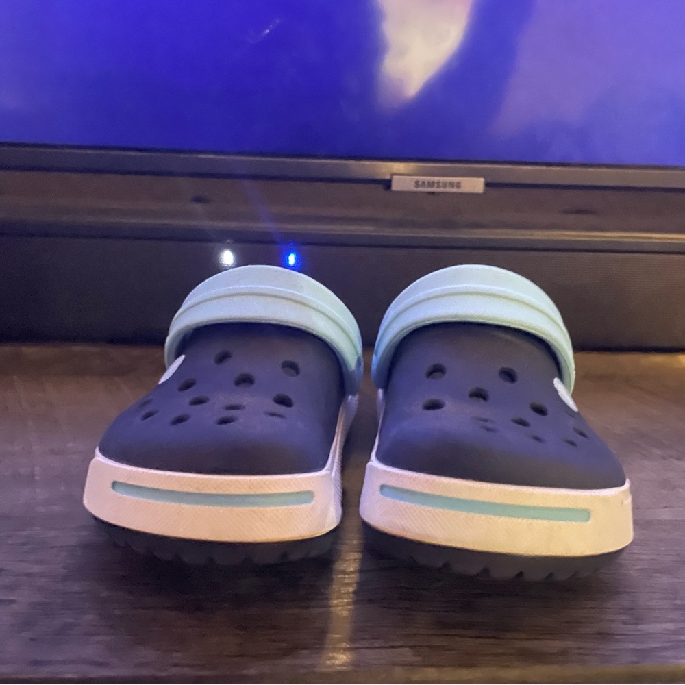 Infant Crocs size 5/6 - Picture 4 of 5